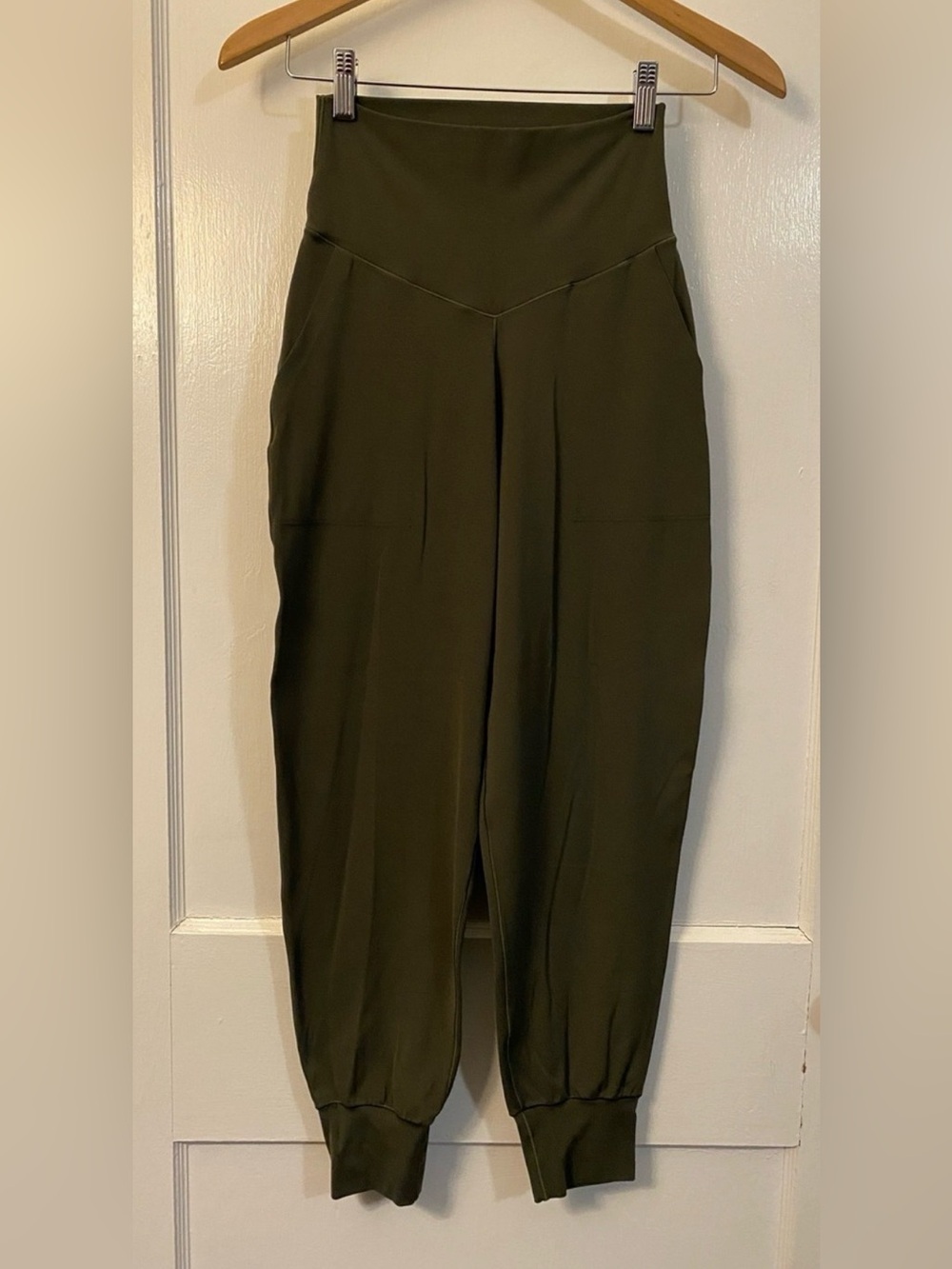 OFFLINE by aerie High-Rise Olive Green Jogger Pants with V-Waist Small